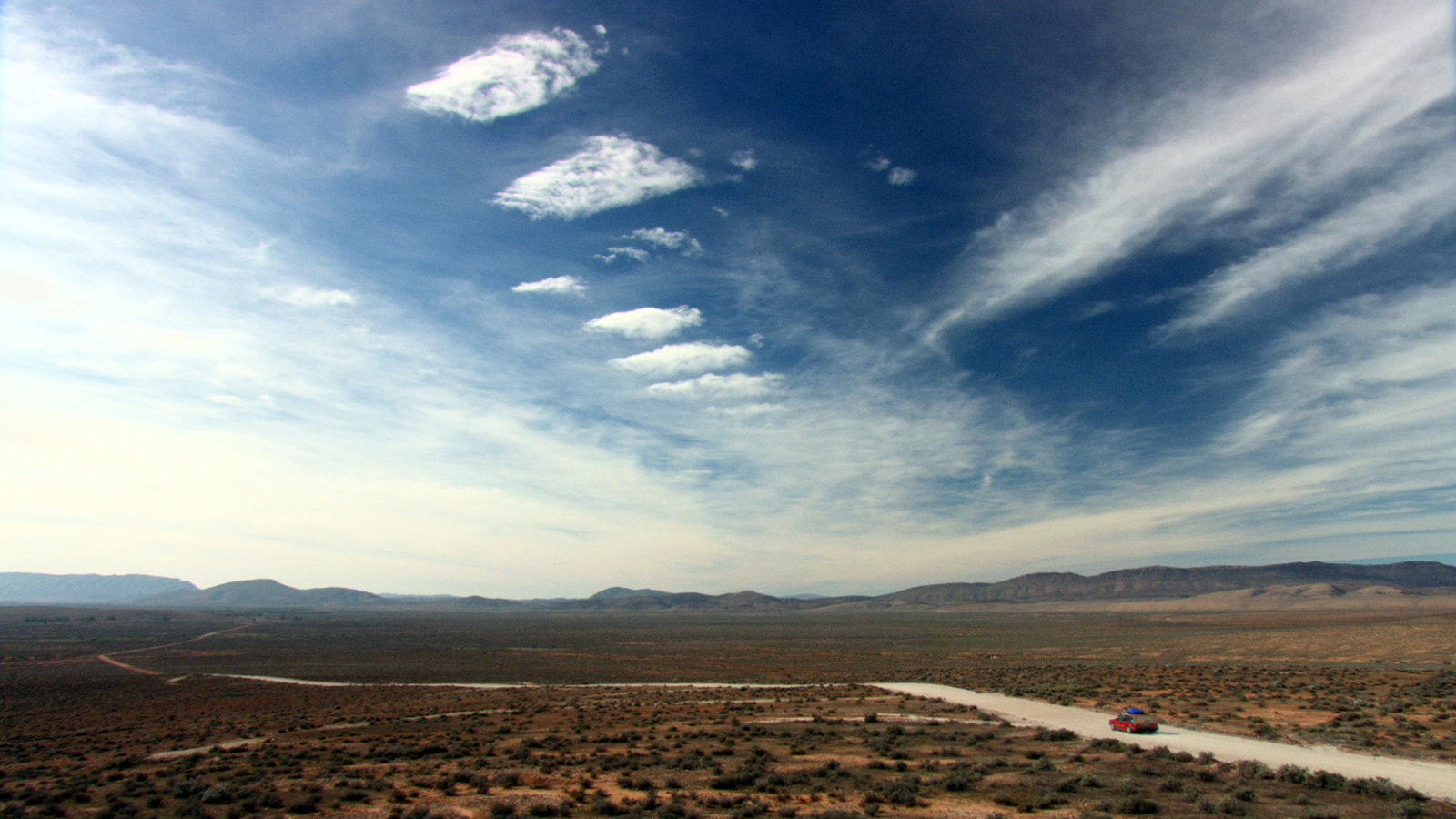 Wolf Creek - Uncut Mediabook Edition  (4K Ultra HD+blu-ray) (B) Wolf Creek - Uncut Mediabook Edition  (4K Ultra HD+blu-ray) (B)