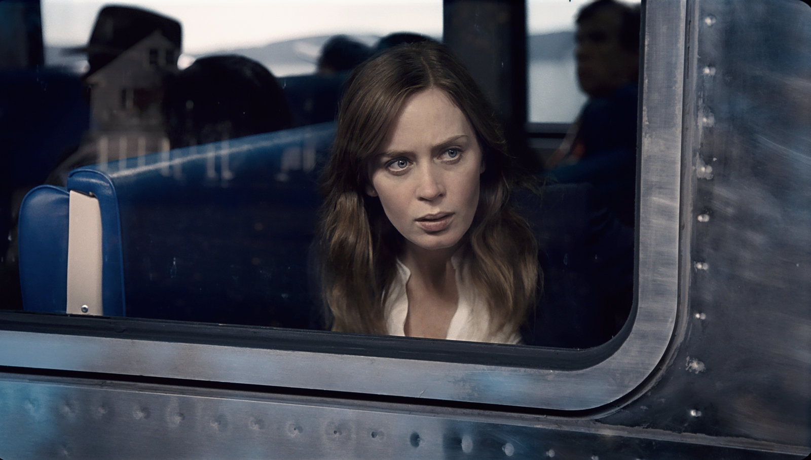 Girl on the Train (blu-ray) Girl on the Train (blu-ray)