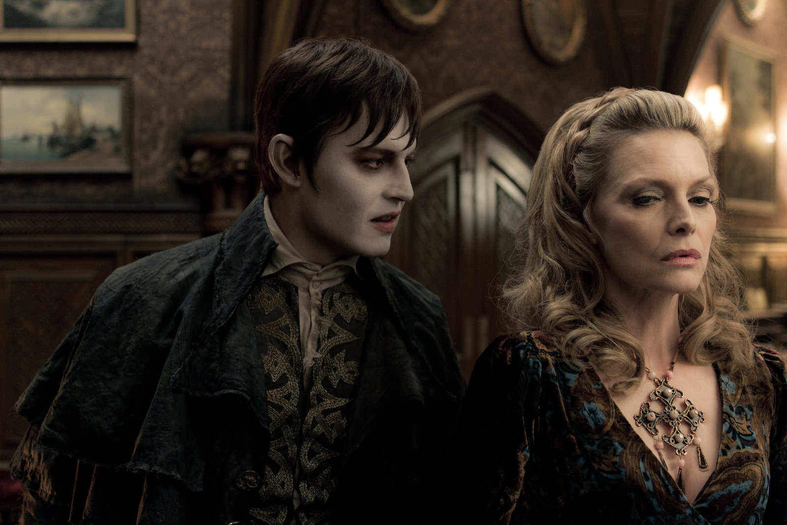 Dark Shadows  (DVD)